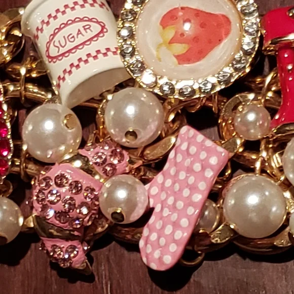 Betsey Johnson Babycakes Cluster Gold Tone Bracelet in Reds, Pinks and White. - Picture 5 of 9